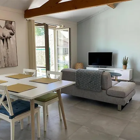Holiday home Charming With Enclosed Garden , Cleaning Included *